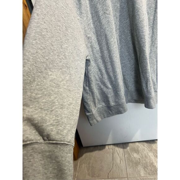 Old Navy Grey Crewneck Sweatshirt Woman’s Size Medium - Picture 2 of 6